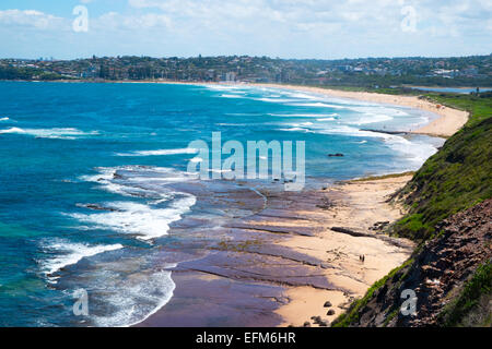 Long Reef et plage dans la dee pourquoi la distance sur la plages du nord de Sydney, Nouvelle Galles du Sud, Australie sur une journée d'été Banque D'Images