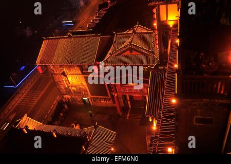 Chongqing, Chine à Hongyadong Bâtiments à flanc de la nuit Banque D'Images