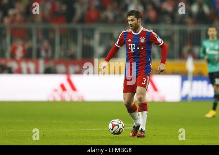 Xabi Alonso (Bayern), 3 février 2015 - Football : 'allemande' match de Bundesliga entre FC Bayern Munchen 1-1 FC Schalke04 à l'Allianz Arena à Munich, Allemagne. (Photo de Mutsu Kawamori/AFLO) [3604] Banque D'Images