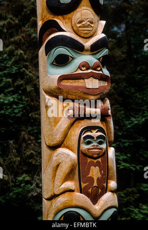 Sitka, Alaska. Detail Shot de Totem montrant Castor, sur l'emplacement de Fort Tlingit, attaqué par les Russes en 1804. Banque D'Images