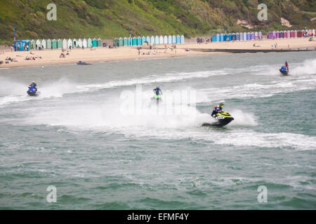 Racers Jetski à la plage de Bournemouth en Juin Banque D'Images