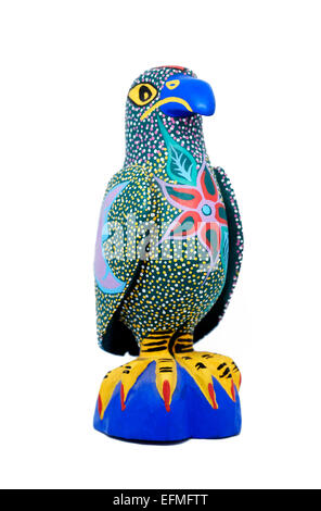 L'aigle mexicain figurine en bois peints. La main autochtones Banque D'Images