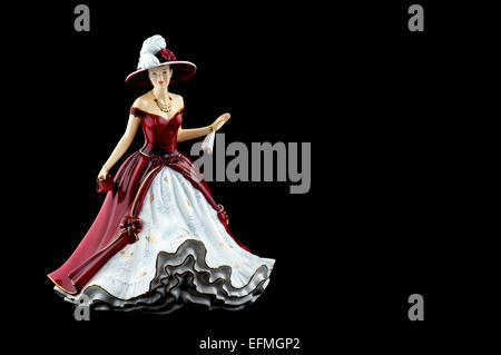 Figurine en porcelaine portant une robe rouge et blanc Banque D'Images