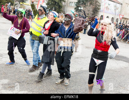 Pernik, Bulgarie - 31 janvier 2015 : les participants participent au Festival International des Jeux de mascarade Surva. L Banque D'Images