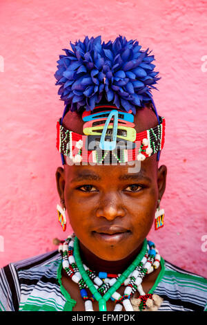 Jeune femme de la tribu Banna Au Key Afer Jeudi, marché de la vallée de l'Omo, Ethiopie Banque D'Images