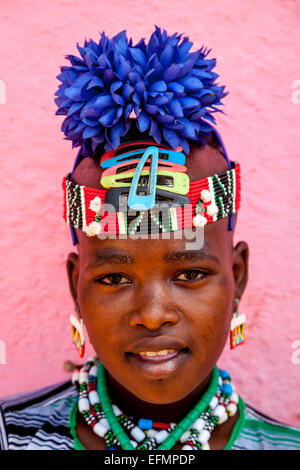 Jeune femme de la tribu Banna Au Key Afer Jeudi, marché de la vallée de l'Omo, Ethiopie Banque D'Images