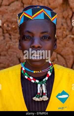 Un garçon de la tribu Banna Au Key Afer Jeudi, marché de la vallée de l'Omo, Ethiopie Banque D'Images