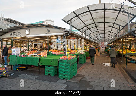 Plein air Bullring marché de fruits et légumes shopping centre Birmingham Banque D'Images