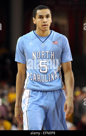 Chestnut Hill, Massachusetts, USA. 07Th Feb 2015. North Carolina Tar Heels guard Marcus Paige (5) au cours d'un match de basket-ball de NCAA entre le North Carolina Tar Heels et Boston College Eagles à Conte Forum à Chestnut Hill, Massachusetts. Caroline du Nord a battu Boston College 79-68. Credit : Cal Sport Media/Alamy Live News Banque D'Images