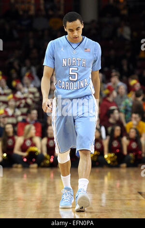 Chestnut Hill, Massachusetts, USA. 07Th Feb 2015. North Carolina Tar Heels guard Marcus Paige (5) au cours d'un match de basket-ball de NCAA entre le North Carolina Tar Heels et Boston College Eagles à Conte Forum à Chestnut Hill, Massachusetts. Caroline du Nord a battu Boston College 79-68. Credit : Cal Sport Media/Alamy Live News Banque D'Images