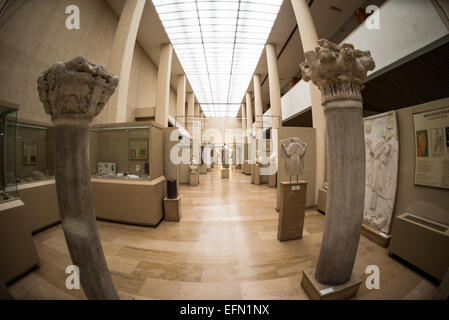 ISTANBUL, Turquie / Türkiye — les musées d'archéologie d'Istanbul, abrités dans trois bâtiments dans ce qui était à l'origine les jardins du Palais Topkapi à Istanbul, en Turquie, contiennent plus d'un million d'objets relatifs à l'art islamique, à l'archéologie historique du moyen-Orient et de l'Europe (ainsi qu'à la Turquie), et un bâtiment consacré à l'Orient antique. Banque D'Images