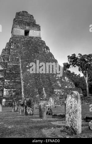 Photographie HDR de Temple 1 à Tikal's Central Plaza Banque D'Images