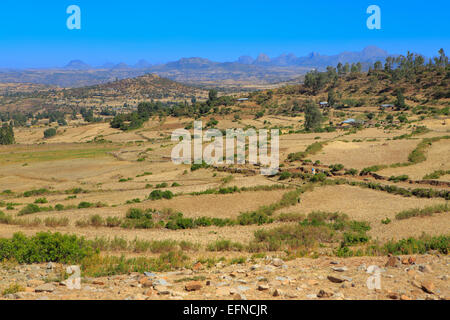 Vue sur vallée près du tombeau de Kaleb et Gebre Meskel, Axum, région du Tigré, en Ethiopie Banque D'Images