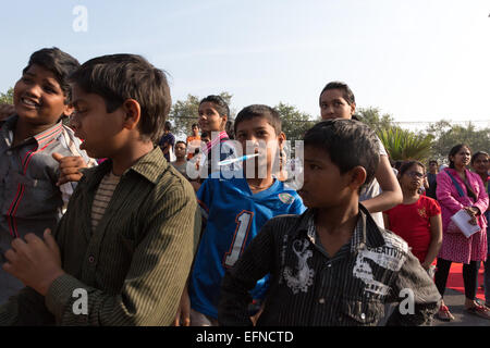 Hyderabad, Inde, le 08 février, 2015. Résidents participent dans les rues, heureux d'un événement organisé par Times of India à collier Road le dimanche, 8 février, 2015 à Hyderabad, Inde.Une partie de la route était fermée pour les véhicules à partir de 6h00 à 9h30 au cours de laquelle les enfants et les adultes ont pris part à diverses activités comme la marche, la course, écouter de la musique, la danse, le vélo, etc. l'événement se tiendra tous les dimanches début le 8 février 2015 Crédit : Sanjay Borra/Alamy Live News Banque D'Images