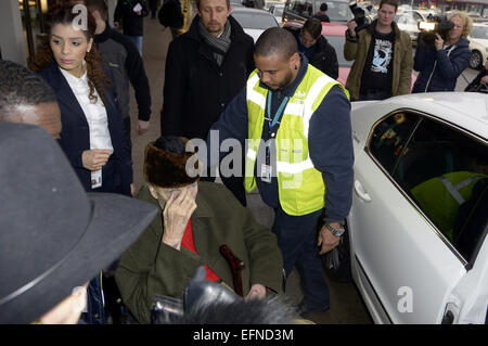 Berlin, Allemagne. 07Th Feb 2015. Christopher Lee arrive à l'aéroport de Tegel pour le 65e Festival International du Film de Berlin/Berlinale 2015 le 7 février 2015. Dpa : Crédit photo alliance/Alamy Live News Banque D'Images