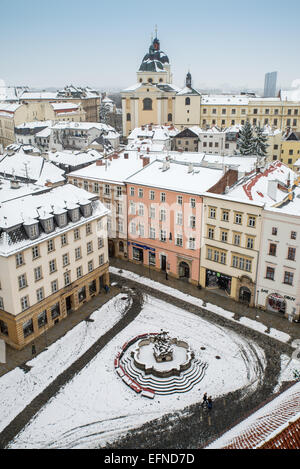 Hercules fontaine en face de l'Hôtel de ville dans la région de Square (Horni Namesti) en hiver, Olomouc, en Moravie, République Tchèque, Europe Banque D'Images