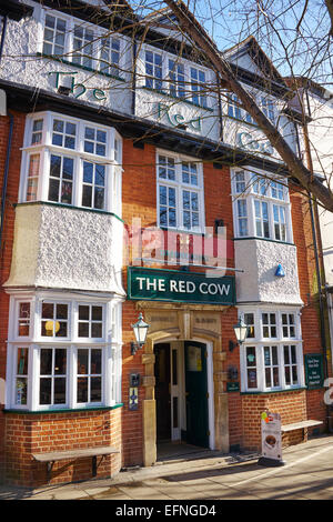 Le Red Cow Public House High Street Market Harborough Leicestershire UK Banque D'Images