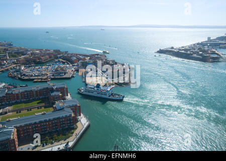 Vue du haut de la Spinnaker Tower, Portsmouth, sur le Solent à l'île de Wight sur la côte sud de l'Angleterre Banque D'Images