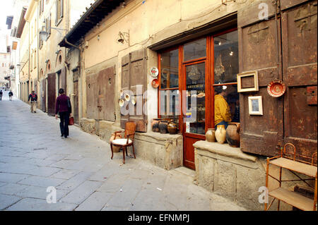 Italie Arezzo Gasse Strasse Laden Haeuser Altstadt Toskana