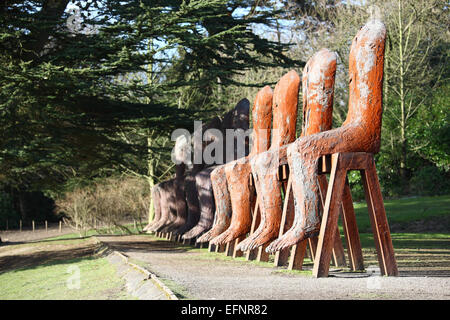 Dix chiffres assis sculpture au yorkshire sculpture park Banque D'Images