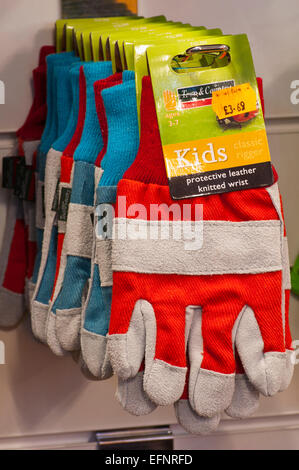Afficher la boutique de paires de gants de jardinage Banque D'Images
