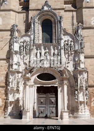 Eglise et monastère de Santa Cruz porte façade principale Banque D'Images