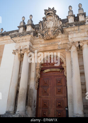 Porte d'entrée de la bibliothèque Joanine à l'Université de Coimbra Paço das Escolas Banque D'Images