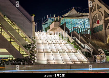 Escalier éclairé Vue de nuit au San Diego Convention Center. San Diego, Californie, États-Unis. Banque D'Images