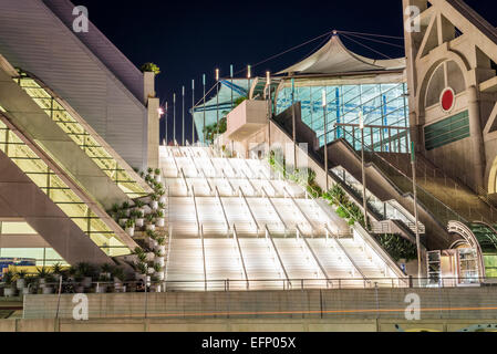 Escalier éclairé Vue de nuit au San Diego Convention Center. San Diego, Californie, États-Unis. Banque D'Images