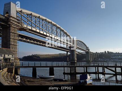 Le Royal Albert pont de chemin de fer de l'autre côté de la Rivière Tamar entre Cornwall et du Devon. Vue de Saltash, Cornwall, UK. Banque D'Images