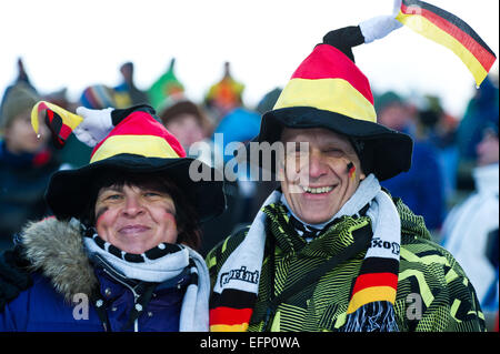 Titisee, Allemagne. 8 Février, 2015. Les supporters allemands à la grande colline compétition individuelle sur la deuxième journée de la Coupe du monde de saut à ski FIS le 8 février 2015 à Titisee, Allemagne. Photo : Miroslav Dakov/Alamy Live News Banque D'Images