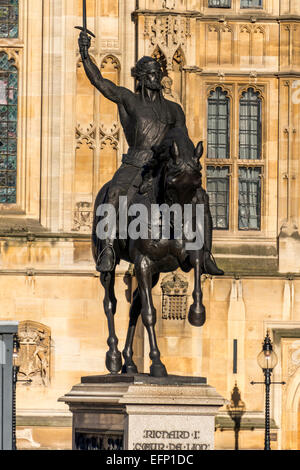 Richard Coeur de Lion est une statue équestre de 12e siècle monarque anglais, le roi Richard Ier d'Angleterre, Richard Coeur de Lion Banque D'Images