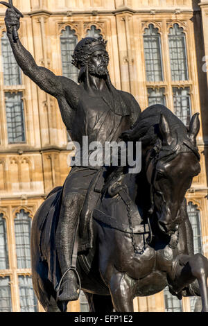 Richard Coeur de Lion est une statue équestre de 12e siècle monarque anglais, le roi Richard Ier d'Angleterre, Richard Coeur de Lion Banque D'Images