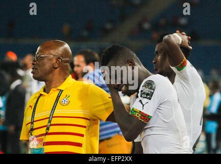 Bata, en Guinée équatoriale. Feb 8, 2015. Les joueurs du Ghana réagir après le dernier match de Coupe d'Afrique des nations entre le Ghana et la Côte d'Ivoire à Bata, en Guinée équatoriale, le 8 février 2015. Côte d'Ivoire a remporté le champion en battant le Ghana 9-8 en tirs de barrage de la finale de dimanche. Crédit : Li Jing/Xinhua/Alamy Live News Banque D'Images