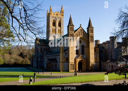 Buckfast Abbey, qui fait partie d'un monastère bénédictin actif et dédié à St.Mary, à Buckfast, Devon, Angleterre, GB en décembre Banque D'Images