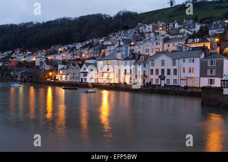 Ville de Dartmouth, en Angleterre. Vue pittoresque du crépuscule historique de Dartmouth Bayard's Cove. Banque D'Images