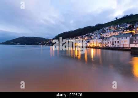 Ville de Dartmouth, en Angleterre. Vue pittoresque du crépuscule historique de Dartmouth Bayard's Cove. Banque D'Images