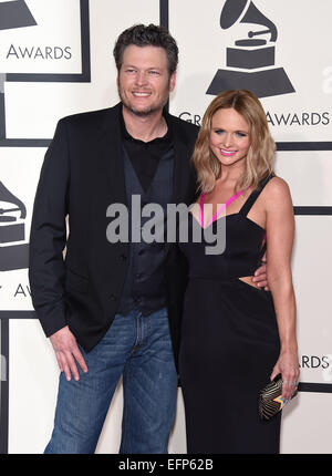 Los Angeles, Californie, USA. Feb 8, 2015. Blake Shelton & Miranda Lambert arrive pour la 57e cérémonie annuelle de remise des prix Grammy au Staples Center. Credit : Lisa O'Connor/ZUMA/Alamy Fil Live News Banque D'Images