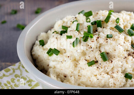 Purée de chou-fleur recette préparé comme un bas carb alternative à la purée de pomme de terre Banque D'Images