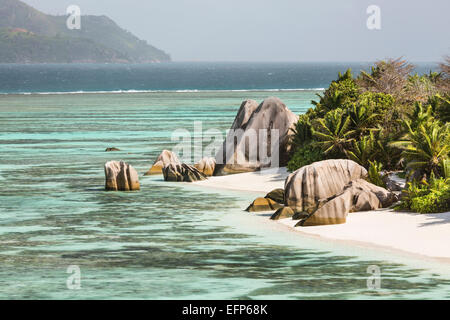 Portrait de la célèbre Anse Source d'argent à la Digue, Seychelles Banque D'Images