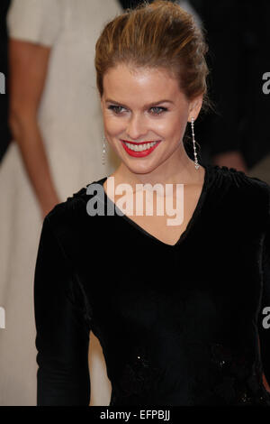 Londres, Royaume-Uni, le 8 février 2015 : Alice Eve assiste à l'EE British Academy Film Awards au Royal Opera House de Londres Banque D'Images