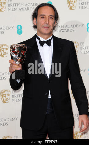 Londres, Royaume-Uni. 8 Février, 2015. Compositeur Alexandre Desplat pose à la photo du gagnant du prix de 67e ee annuelle British Academy Film Awards, à Baftas Royal Opera House de Londres, Grande-Bretagne, le 08 février 2015. Photo : Hubert Boesl /dpa - PAS DE SERVICE DE FIL - Crédit photo : dpa alliance/Alamy Live News Banque D'Images