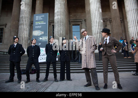 Londres, Royaume-Uni. 8 Février, 2015. Le groupe d'activiste BP-ou-non-BP effectue en dehors de la British Museum. Credit : Kristian Birsfelden/Alamy Live News Banque D'Images