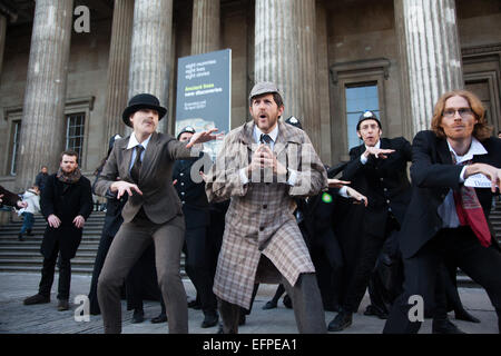 Londres, Royaume-Uni. 8 Février, 2015. Le groupe d'activiste BP-ou-non-BP effectue en dehors de la British Museum. Credit : Kristian Birsfelden/Alamy Live News Banque D'Images