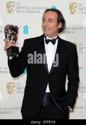 Londres, Royaume-Uni. 8 Février, 2015. Compositeur Alexandre Desplat pose à la photo du gagnant du prix de 67e ee annuelle British Academy Film Awards, à Baftas Royal Opera House de Londres, Grande-Bretagne, le 08 février 2015. Photo : Hubert Boesl /dpa - PAS DE SERVICE DE FIL - Crédit photo : dpa alliance/Alamy Live News Banque D'Images