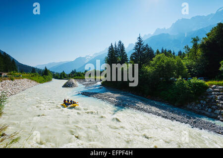 River Rafting sous le Mont Blanc, Chamonix, Rhône-Alpes, Haute Savoie, France, Europe Banque D'Images