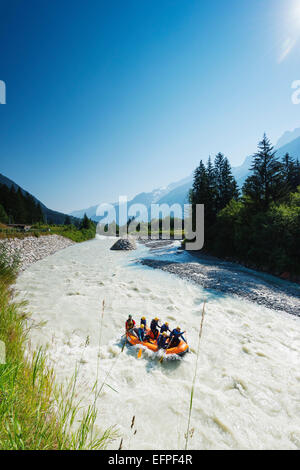 River Rafting sous le Mont Blanc, Chamonix, Rhône-Alpes, Haute Savoie, France, Europe Banque D'Images