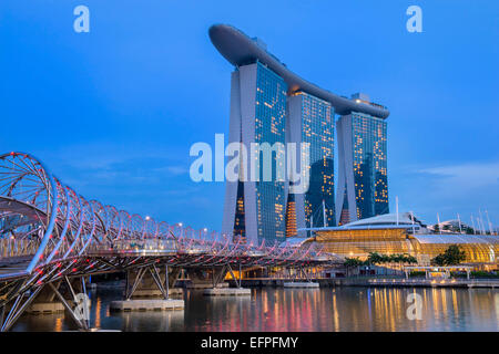 Nuit à Marina Bay, Singapour, en Asie du Sud-Est, l'Asie Banque D'Images