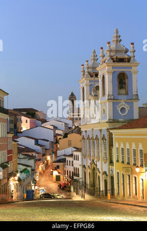 Pelourinho en centre ville avec Notre Dame du Roasary de Noirs, l'UNESCO, Salvador de Bahia, Bahia, Brésil Banque D'Images