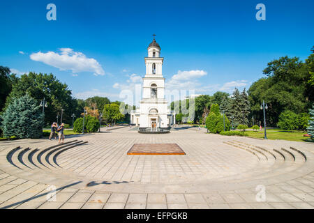 Clocher avant la cathédrale de la nativité dans le centre de Chisinau, capitale de la Moldavie, de l'Europe Banque D'Images